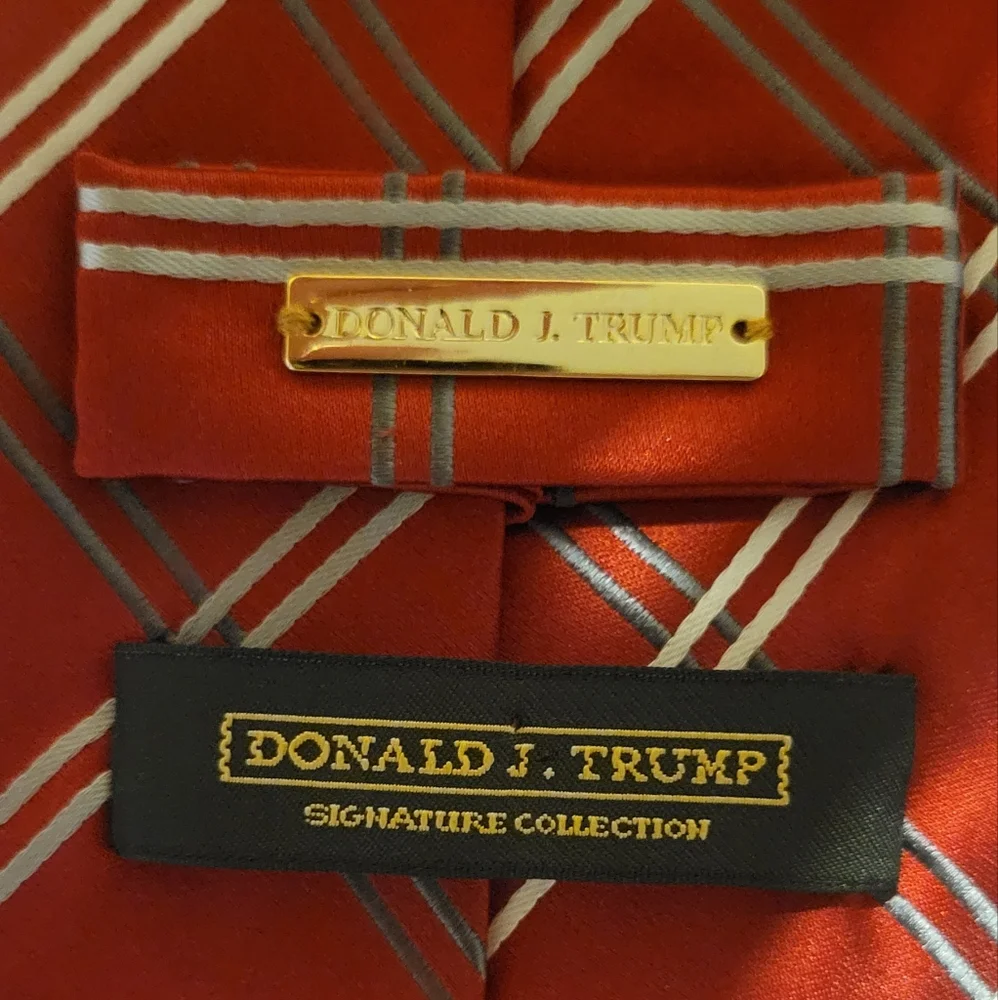 Donald J. Trump - Signature Collection Silk Neck Tie - Picture 3 of 6